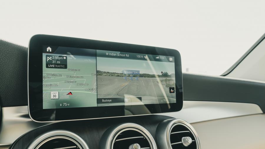 Детали интерьера Mercedes-Benz GLC300 (X253) 2019 года  (NA) (фото 26 из 33)